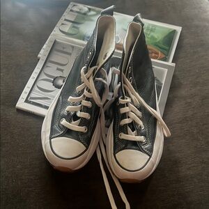 Converse Chuck Taylor metallic gray